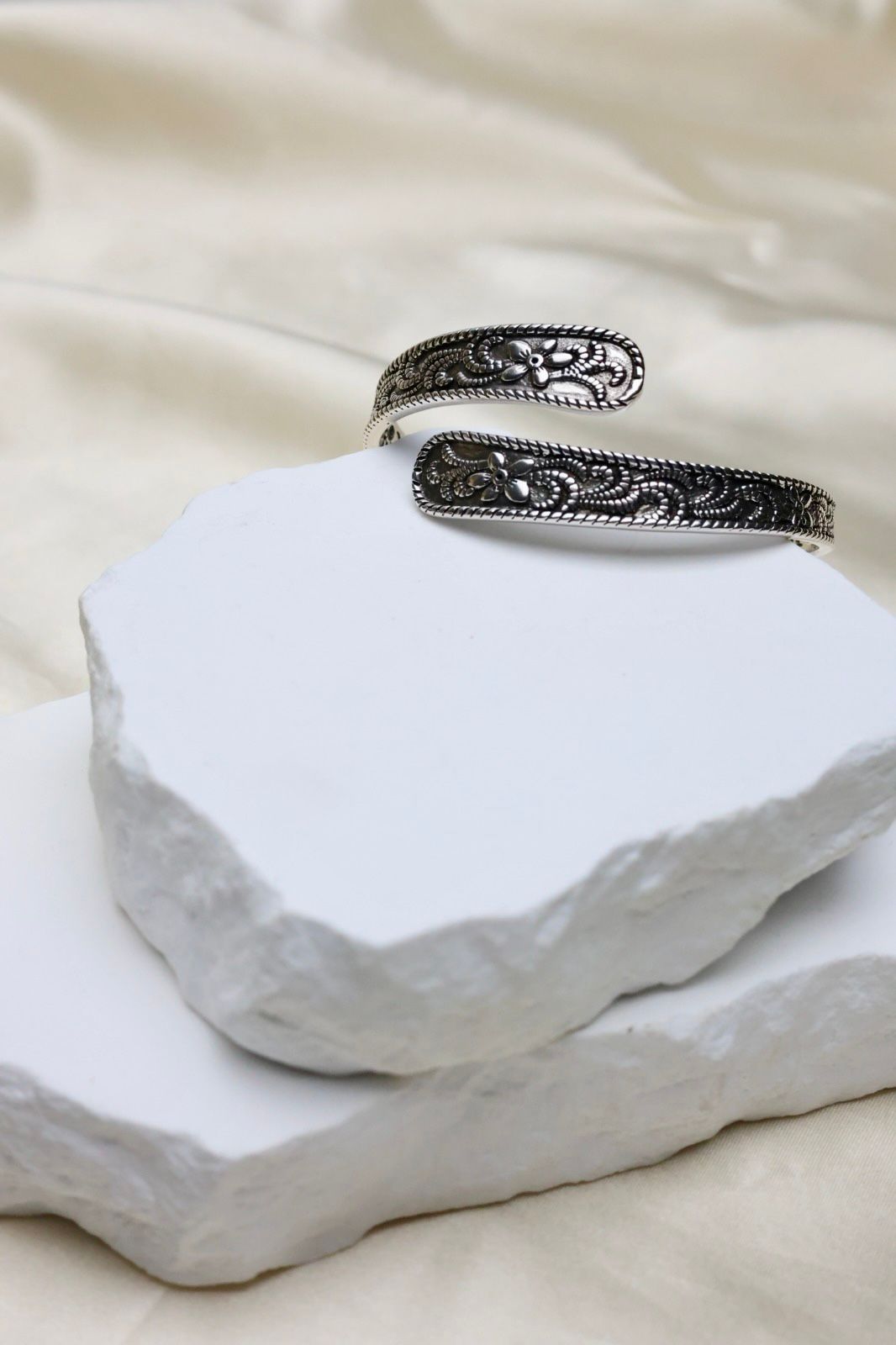 Dainty Collection: Antique Silver Flower Bangle [13577]