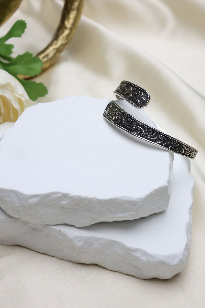 Dainty Collection: Antique Silver Flower Bangle [13577]