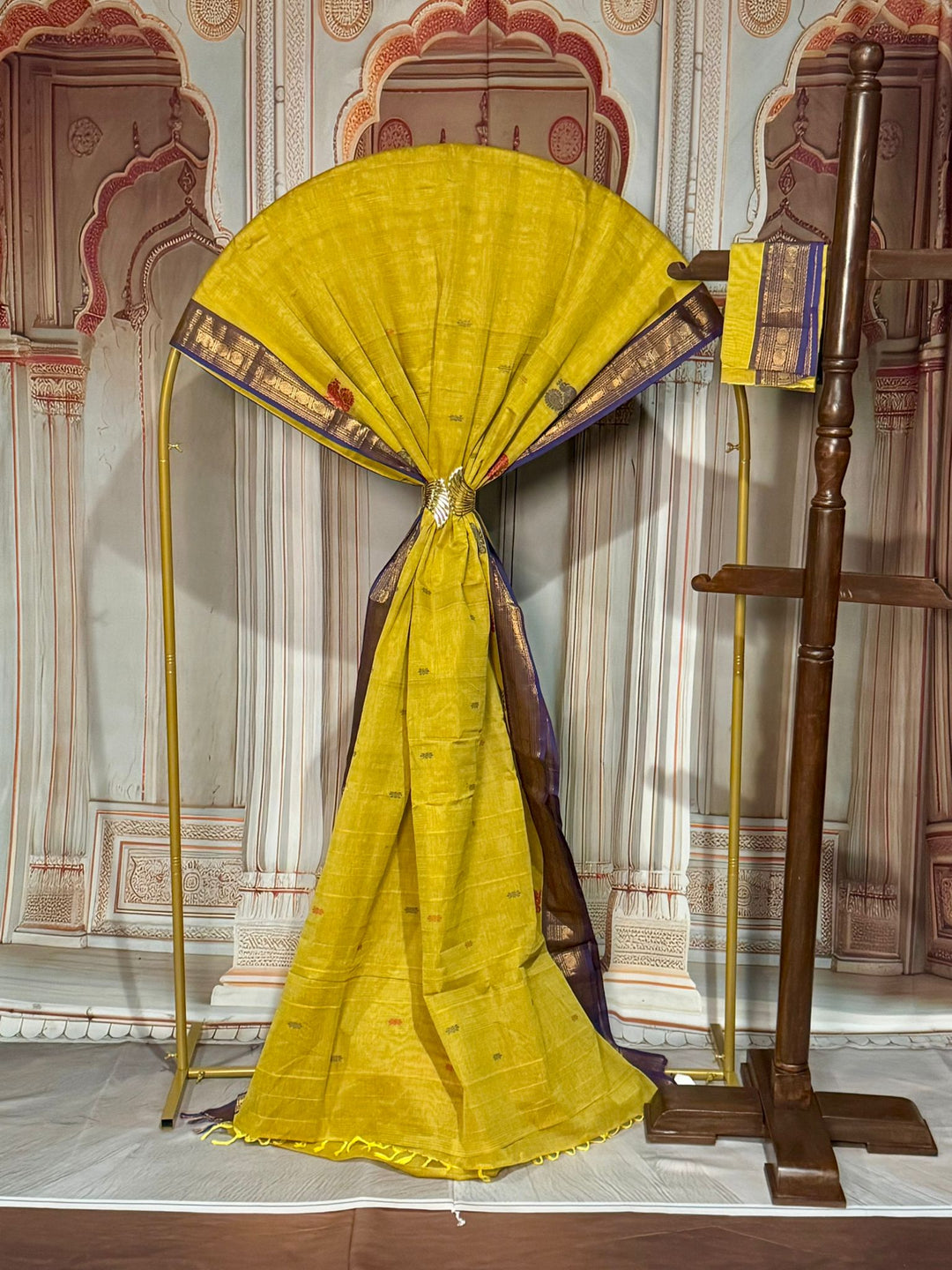 Handloom Cotton Saree with Contrast Border [12057]
